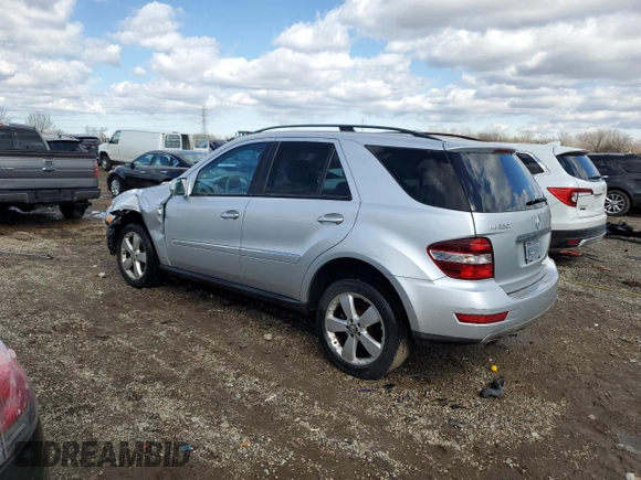 2009 Mercedes-Benz M 350 z VIN 4JGBB86E99A480725, wystawiony jako Copart lot #49236245 z przebiegiem 109 271 mil mil oraz Szkoda całkowita • Salvage title. Historia ofert i sprzedaży dostępna na DreamBid. Obrazek 2.