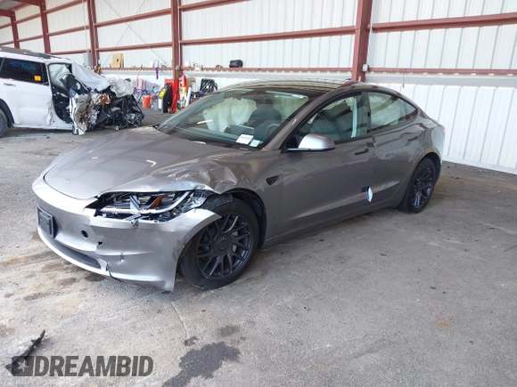 2025 Tesla Model 3 Long Range with VIN 5YJ3E1EB4SF943771, listed as a IAAI auction lot 42330181 with 3,533 mi miles and . Bid and sale history available at DreamBid. Image 18.