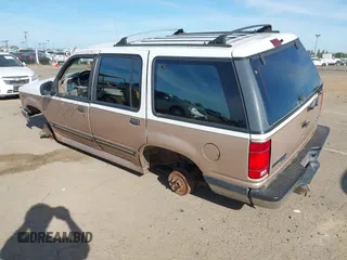 1994 Ford Explorer Eddie Bauer z VIN 1FMDU34X6RUC19898, wystawiony jako IAAI lot #42004431 z przebiegiem 89 463 mil mil oraz . Historia ofert i sprzedaży dostępna na DreamBid. Obrazek 3.