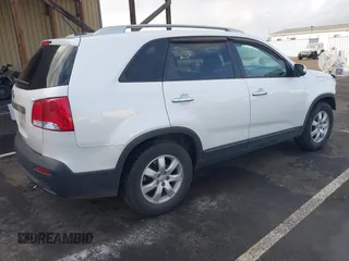 2012 Kia Sorento LX with VIN 5XYKT3A61CG235882, listed as a IAAI auction lot 41720081 with 136,282 mi miles. Bid and sale history available at carsss.com. Image 4.