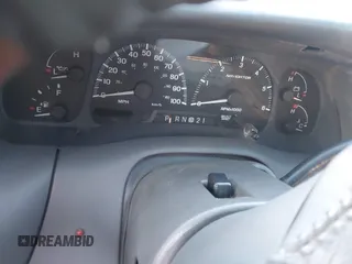 2000 Lincoln Navigator z VIN 5LMEU27A2YLJ32507, wystawiony jako IAAI lot #40752754 z przebiegiem Nie podano mil oraz . Historia ofert i sprzedaży dostępna na DreamBid. Obrazek 7.