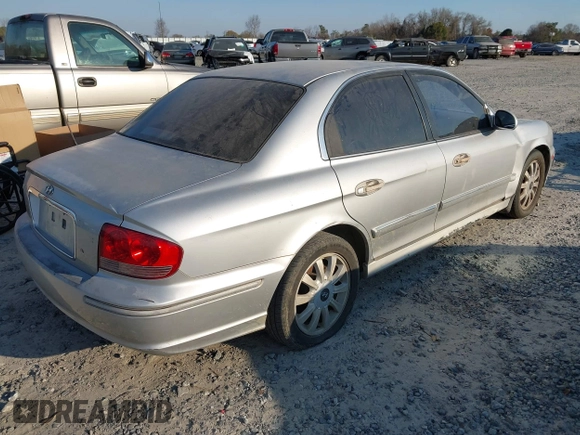 2005 Hyundai Sonata GLS with VIN KMHWF35H15A150785, listed as a IAAI auction lot 41690877 with 267,056 mi miles. Bid and sale history available at carsss.com. Image 4.
