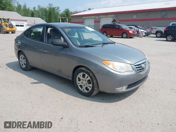 2010 Hyundai Elantra GLS z VIN KMHDU4AD6AU910823, wystawiony jako IAAI lot #42457927 z przebiegiem 168 803 mil mil oraz . Historia ofert i sprzedaży dostępna na DreamBid. Obrazek 1.