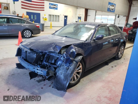2017 Chrysler 300 Limited z VIN 2C3CCARG3HH622016, wystawiony jako Copart lot #49293935 z przebiegiem Nie podano mil oraz Szkoda całkowita • Salvage title. Historia ofert i sprzedaży dostępna na DreamBid. Obrazek 1.