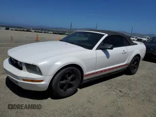 2008 Ford Mustang Deluxe z VIN 1ZVHT84N685115938, wystawiony jako Copart lot #55597055 z przebiegiem 158 590 mil mil oraz Czysty tytuł • Clean title. Historia ofert i sprzedaży dostępna na DreamBid. Obrazek 1.