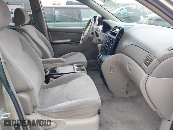 2004 Toyota Sienna CE with VIN 5TDZA23C14S018824, listed as a IAAI auction lot 40938733 with 245,870 mi miles. Bid and sale history available at carsss.com. Image 5.