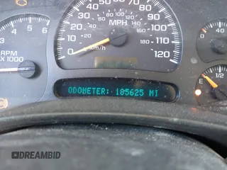 2005 Chevrolet Silverado 1500 Work Truck z VIN 2GCEK19V851367356, wystawiony jako IAAI lot #41448496 z przebiegiem 185 625 mil mil oraz . Historia ofert i sprzedaży dostępna na DreamBid. Obrazek 15.