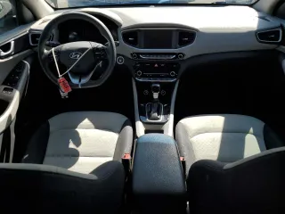 2017 Hyundai Ioniq Blue z VIN KMHC65LC7HU058072, wystawiony jako Copart lot #49851895 z przebiegiem Nie podano mil oraz Szkoda całkowita • Salvage title. Historia ofert i sprzedaży dostępna na DreamBid. Obrazek 8.