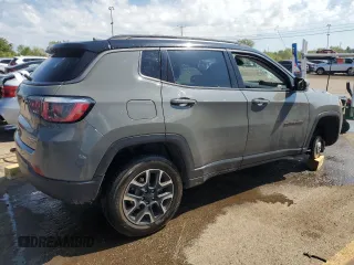 2020 Jeep Compass Trailhawk z VIN 3C4NJDDB3LT203350, wystawiony jako Copart lot #70399364 z przebiegiem 53 910 mil mil oraz Szkoda całkowita • Salvage title. Historia ofert i sprzedaży dostępna na DreamBid. Obrazek 3.