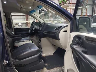 2016 Chrysler Town & Country Touring with VIN 2C4RC1BG2GR305711, listed as a IAAI auction lot 41984947 with 206,360 mi miles. Bid and sale history available at carsss.com. Image 5.
