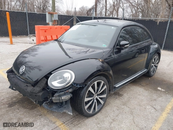 2012 Volkswagen Beetle 2.0T Turbo PZEV with VIN 3VWVA7AT1CM635697, listed as a IAAI auction lot 41552112 with 150,689 mi miles. Bid and sale history available at carsss.com. Image 1.