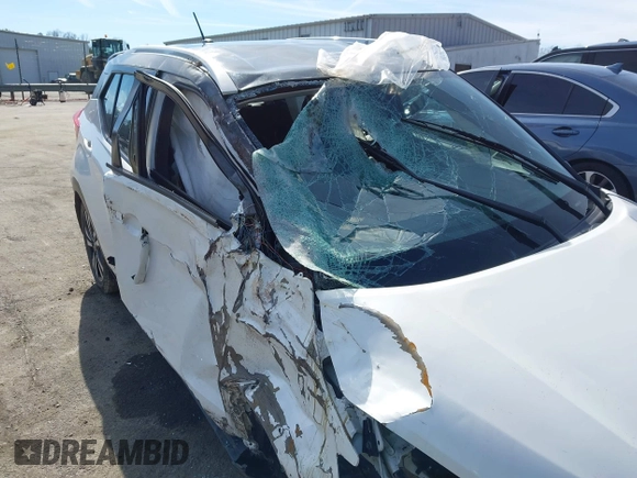 2019 Nissan Kicks SR with VIN 3N1CP5CU1KL538879, listed as a IAAI auction lot 41588710 with 118,002 mi miles. Bid and sale history available at carsss.com. Image 6.