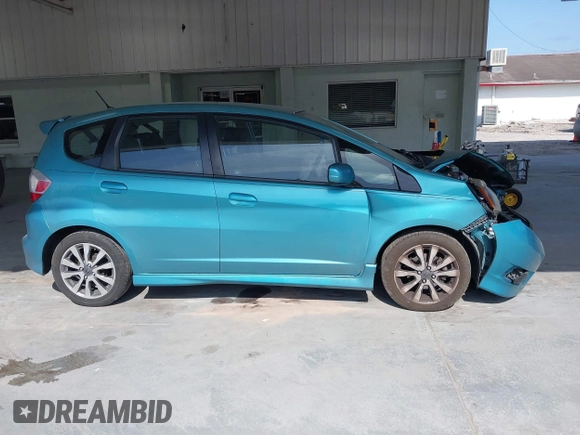 2013 Honda Fit Sport z VIN JHMGE8H54DC026019, wystawiony jako IAAI lot #42125500 z przebiegiem 139 285 mil mil oraz . Historia ofert i sprzedaży dostępna na DreamBid. Obrazek 13.