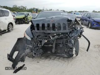 2016 Jeep Cherokee Altitude z VIN 1C4PJLCB5GW342237, wystawiony jako Copart lot #55676175 z przebiegiem 210 990 mil mil oraz Szkoda całkowita • Salvage title. Historia ofert i sprzedaży dostępna na DreamBid. Obrazek 5.