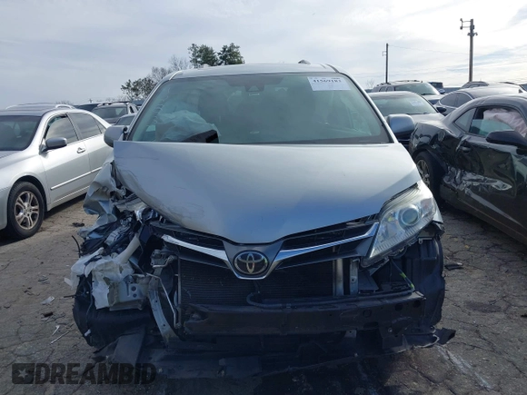 2019 Toyota Sienna XLE Auto Access Seat with VIN 5TDYZ3DC5KS011283, listed as a IAAI auction lot 41569183 with 140,456 mi miles. Bid and sale history available at carsss.com. Image 12.
