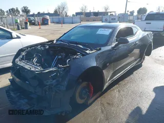 2019 Chevrolet Camaro 1SS z VIN 1G1FE1R73K0144199, wystawiony jako IAAI lot #41428221 z przebiegiem Nie podano mil oraz . Historia ofert i sprzedaży dostępna na DreamBid. Obrazek 16.