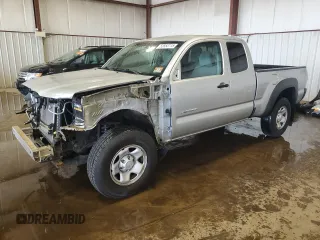 2011 Toyota Tacoma z VIN 5TFUX4EN2BX006109, wystawiony jako Copart lot #53853115 z przebiegiem 117 163 mil mil oraz Szkoda całkowita • Salvage title. Historia ofert i sprzedaży dostępna na DreamBid. Obrazek 1.