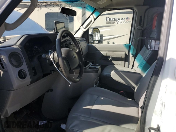 2014 Ford Econoline Cargo Commercial z VIN 1FTNS2EW6EDA15997, wystawiony jako Copart lot #82108024 z przebiegiem 146 982 mil mil oraz Szkoda całkowita • Salvage title. Historia ofert i sprzedaży dostępna na DreamBid. Obrazek 7.