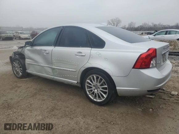 2011 Volvo S40 с VIN YV1672MS5B2543942, выставлен на аукционе Copart как лот 44022725 с пробегом 140 273 миль миль и Списание • Salvage title. История ставок и продаж доступна на DreamBid. Изображение 2.