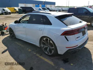2024 Audi RS Q8 z VIN WU1ARBF10RD011806, wystawiony jako Copart lot #66517494 z przebiegiem 2049 mil mil oraz Szkody całkowita. Historia ofert i sprzedaży dostępna na DreamBid. Obrazek 2.