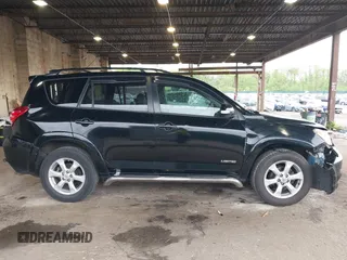 2010 Toyota RAV4 Limited z VIN JTMDF4DV3AD038717, wystawiony jako IAAI lot #42246230 z przebiegiem 140 854 mil mil oraz . Historia ofert i sprzedaży dostępna na DreamBid. Obrazek 13.