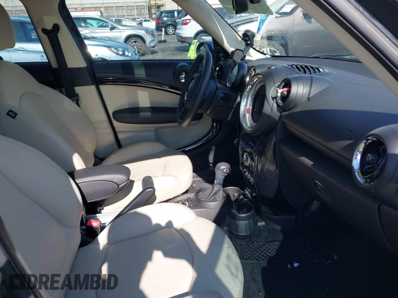 2014 MINI Countryman S with VIN WMWZC3C56EWP27880, listed as a IAAI auction lot 38577048 with 96,812 mi miles and . Bid and sale history available at DreamBid. Image 5.