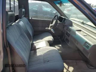 1995 Isuzu Pickup S z VIN JAACL11L8S7200788, wystawiony jako Copart lot #51145765 z przebiegiem 328 108 mil mil oraz Tytuł czysty. Historia ofert i sprzedaży dostępna na DreamBid. Obrazek 10.
