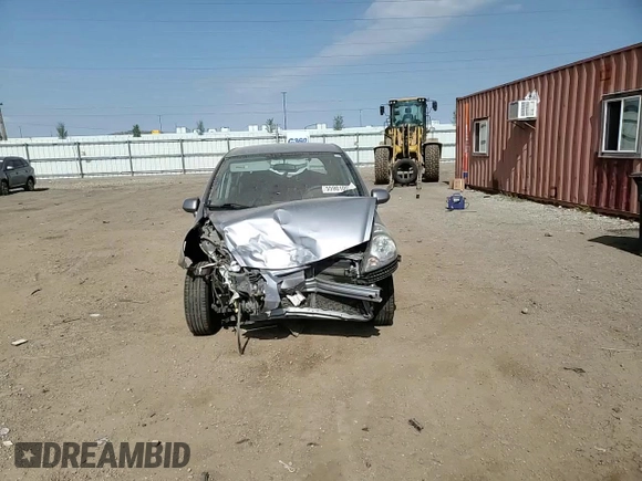 2007 Honda Fit z VIN JHMGD38497S025472, wystawiony jako Copart lot #55901095 z przebiegiem 120 216 mil mil oraz Szkoda całkowita • Salvage title. Historia ofert i sprzedaży dostępna na DreamBid. Obrazek 14.