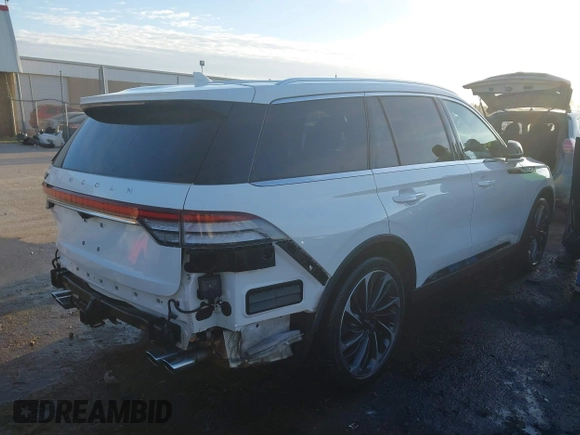 2020 Lincoln Aviator Reserve with VIN 5LM5J7XC8LGL36060, listed as a IAAI auction lot 41851651 with 36,367 mi miles and . Bid and sale history available at DreamBid. Image 4.
