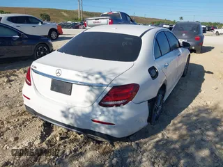 2018 Mercedes-Benz E-Class E 300 with VIN WDDZF4JB4JA309016, listed as a IAAI auction lot 41847991 with 119,529 mi miles. Bid and sale history available at carsss.com. Image 4.