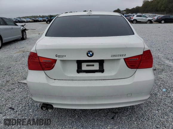 2011 BMW 3 Series 328i z VIN WBAPH7G53BNM58989, wystawiony jako Copart lot #79000604 z przebiegiem Nie podano mil oraz Nie do naprawy • Non repairable. Historia ofert i sprzedaży dostępna na DreamBid. Obrazek 6.