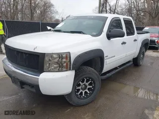 2007 Chevrolet Silverado 1500 LT w/1LT with VIN 3GCEK13397G532557, listed as a IAAI auction lot 41500202 with 216,911 mi miles. Bid and sale history available at carsss.com. Image 2.