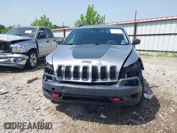 2017 Jeep Cherokee Trailhawk z VIN 1C4PJMBSXHW601720, wystawiony jako IAAI lot #42237975 z przebiegiem 92 239 mil mil oraz . Historia ofert i sprzedaży dostępna na DreamBid. Obrazek 13.