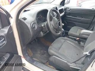 2017 Jeep Compass Sport SE с VIN 1C4NJCBA0HD123716, выставлен на аукционе IAAI как лот 42486199 с пробегом 142 644 миль миль и . История ставок и продаж доступна на DreamBid. Изображение 16.