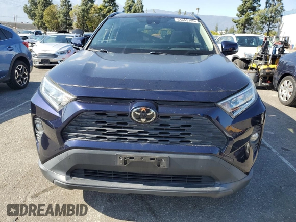 2019 Toyota RAV4 XLE with VIN JTMW1RFV8KD012701, listed as a Copart auction lot 54642105 with 25,747 mi miles and Salvage Title. Bid and sale history available at carsss.com. Image 5.