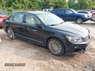 2017 Volkswagen Passat SE z VIN 1VWBT7A39HC032213, wystawiony jako IAAI lot #42334358 z przebiegiem 99 277 mil mil oraz . Historia ofert i sprzedaży dostępna na DreamBid. Obrazek 1.