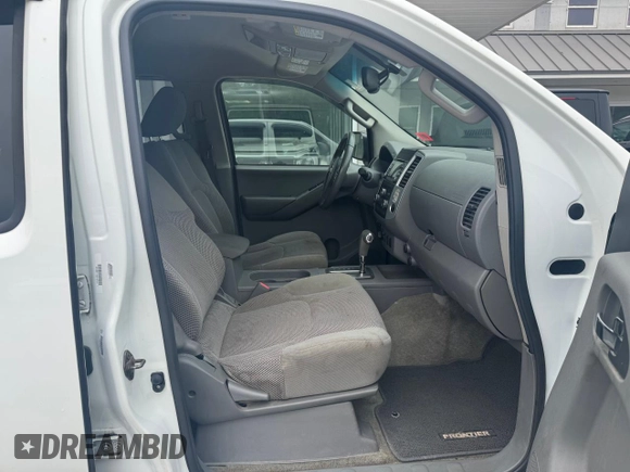 2013 Nissan Frontier SV z VIN 1N6AD0EV0DN741171, wystawiony jako Copart lot #60908845 z przebiegiem 169 234 mil mil oraz Czysty tytuł • Clean title. Historia ofert i sprzedaży dostępna na DreamBid. Obrazek 5.