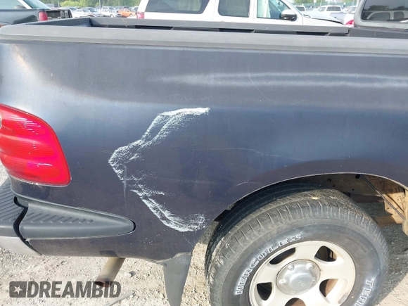2000 Ford F-150 XL с VIN 2FTZX0722YCA70985, выставлен на аукционе IAAI как лот 42476412 с пробегом 171 033 миль миль и . История ставок и продаж доступна на DreamBid. Изображение 6.