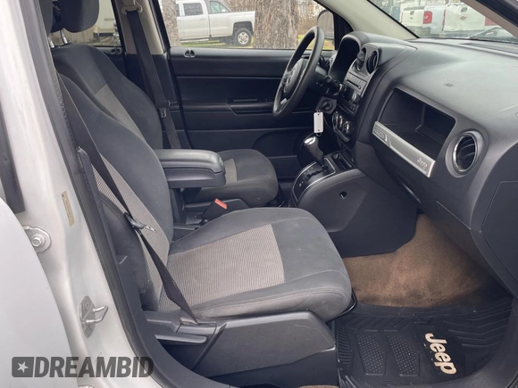 2016 Jeep Compass Sport with VIN 1C4NJCBA3GD568160, listed as a Copart auction lot 44409505 with 174,612 mi miles and Clean title. Bid and sale history available at DreamBid. Image 5.