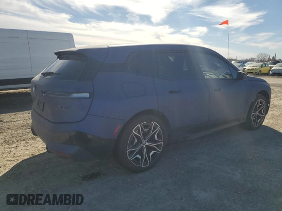 2023 BMW iX M60 z VIN WB533CF00PCM07995, wystawiony jako Copart lot #46043845 z przebiegiem Nie podano mil oraz Szkoda całkowita • Salvage title. Historia ofert i sprzedaży dostępna na DreamBid. Obrazek 3.