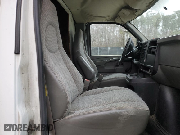 2005 Chevrolet Express Commercial C7L DRW with VIN 1GBJG31U251204341, listed as a Copart auction lot 48927935 with 220,497 mi miles and Salvage Title. Bid and sale history available at carsss.com. Image 11.