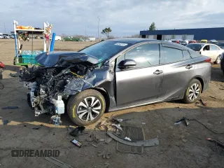 2019 Toyota Prius Plus z VIN JTDKARFP7K3119440, wystawiony jako Copart lot #50943315 z przebiegiem Nie podano mil oraz Szkoda całkowita • Salvage title. Historia ofert i sprzedaży dostępna na DreamBid. Obrazek 1.