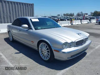 2004 Jaguar XJ R z VIN SAJWA73B94TG30153, wystawiony jako IAAI lot #42235384 z przebiegiem 91 172 mil mil oraz . Historia ofert i sprzedaży dostępna na DreamBid. Obrazek 1.