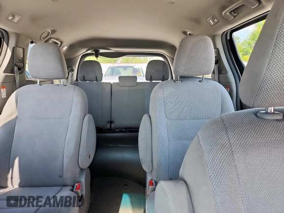 2015 Toyota Sienna L z VIN 5TDZK3DC2FS661185, wystawiony jako Copart lot #61046895 z przebiegiem 239 452 mil mil oraz Szkoda całkowita • Salvage title. Historia ofert i sprzedaży dostępna na DreamBid. Obrazek 10.