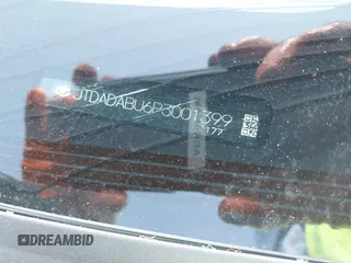 2023 Toyota Prius LE z VIN JTDADABU6P3001399, wystawiony jako IAAI lot #42137395 z przebiegiem 37 716 mil mil oraz . Historia ofert i sprzedaży dostępna na DreamBid. Obrazek 9.
