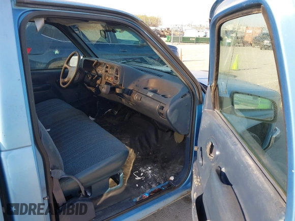 1996 Chevrolet Silverado 1500 with VIN 1GCEC14W2TZ142772, listed as a IAAI auction lot 41986326 with 249,738 mi miles and . Bid and sale history available at DreamBid. Image 5.