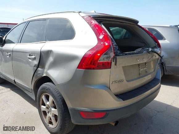 2012 Volvo XC60 3.2L with VIN YV4952DZ5C2288519, listed as a IAAI auction lot 41868577 with 120,601 mi miles. Bid and sale history available at carsss.com. Image 6.