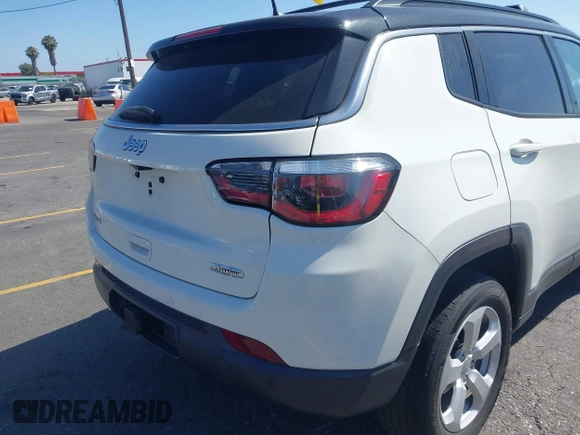 2019 Jeep Compass Latitude z VIN 3C4NJDBB5KT789289, wystawiony jako IAAI lot #42536898 z przebiegiem 84 172 mil mil oraz . Historia ofert i sprzedaży dostępna na DreamBid. Obrazek 4.
