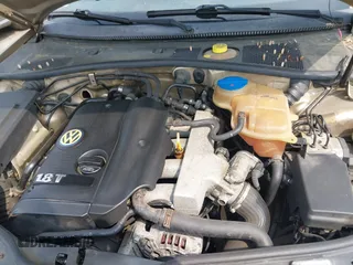 2001 Volkswagen Passat GLS z VIN WVWVD63B61E177862, wystawiony jako IAAI lot #42448342 z przebiegiem 129 455 mil mil oraz . Historia ofert i sprzedaży dostępna na DreamBid. Obrazek 10.