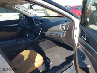 2016 Nissan Maxima 3.5 Platinum with VIN 1N4AA6AP5GC389779, listed as a IAAI auction lot 41599027 with 160,129 mi miles. Bid and sale history available at carsss.com. Image 5.